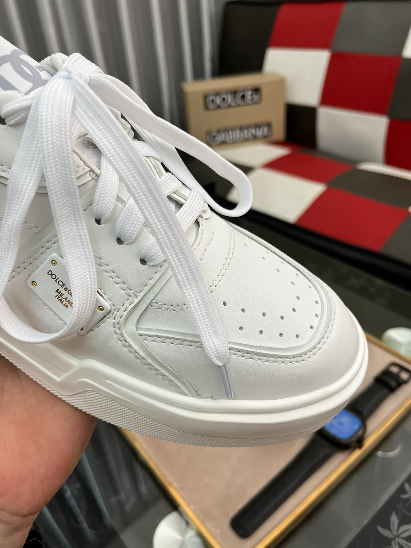 Ex-factory price 480⌚️⌚️DG Men's latest spring and summer 2022, this year's main style, there is no one of them. Super popular and handsome casual shoes. This style inherits the D family's always a little exaggerated yet fashionable style. Exquisite workmanship 🔸Many people love the use of silk cowhide, silk sheepskin lining, [strong][strong][strong] 🔸[strong][strong][strong], a perfect interpretation of the latest inspiration for shoes Classic and fashion are integrated, luxury dream surpasses fashion and high-end quality 💪💪Rubber outsole Size: 38-45, 5⃣️ colors available